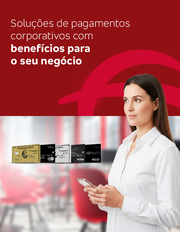 #BradescoAcessível #PraTodoMundoVer: a imagem é formada por um fundo vermelho com o logo Bradesco atrás de uma mulher segurando um celular em um escritório. Na parte superior, estão os cartões Bradesco e o texto 'Soluções de pagamentos corporativos com benefícios para o seu negócio'. Fim da descrição.